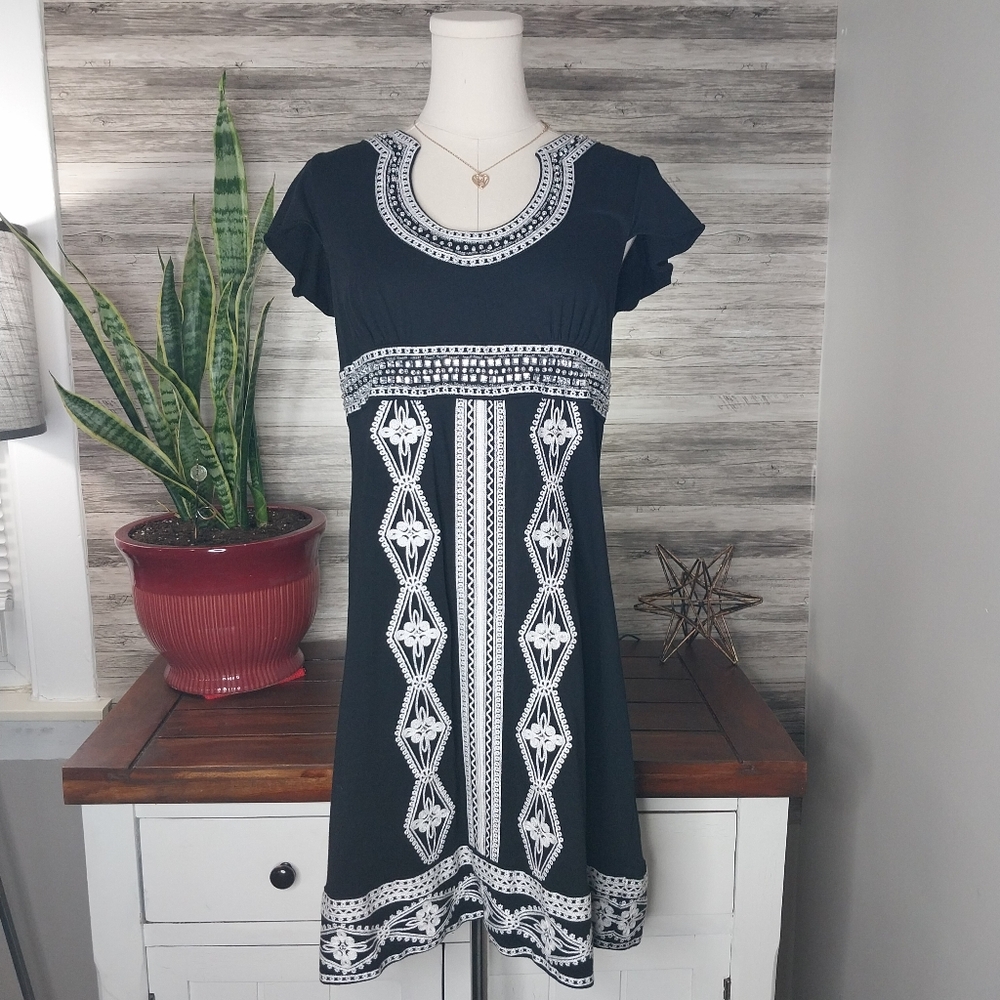 INC dress womens dress size large Embroidered Black/ White